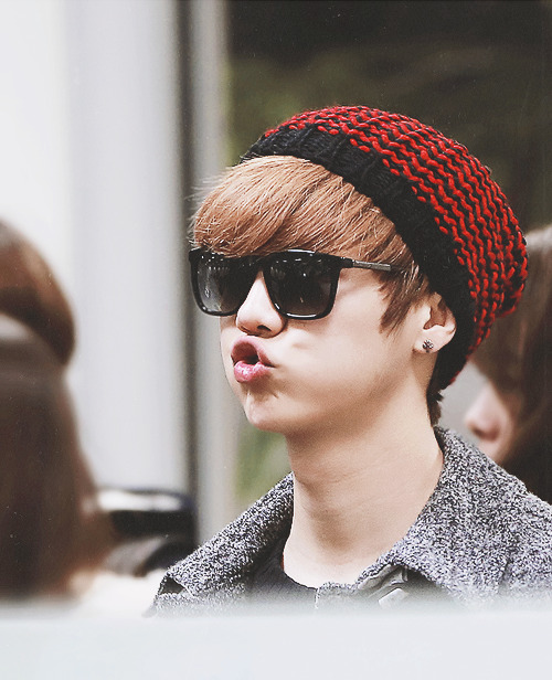 oh-luhans:  ╭(╯3╰)╮ 