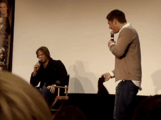 nothingidputbeforeyou:  Jensen crashing Jared’s panel and stealing his hat at ChiCon