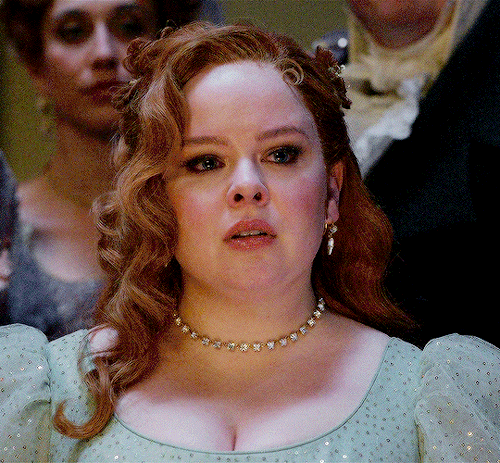 NICOLA COUGHLANasPENELOPE FEATHERINGTONBRIDGERTON| OLD FRIENDS (3.04)