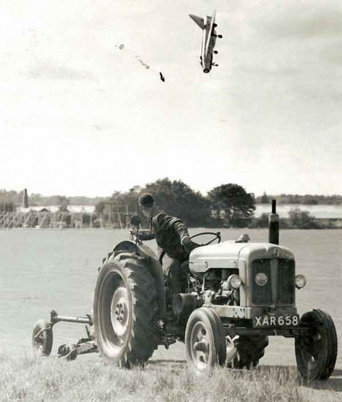 historicaltimes:  Flight Lieutenant George Aird AFC, a test pilot with the De Havilland Aircraft Com