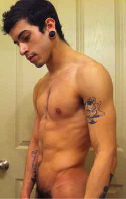 beautifulfuckingmen:  p80x:  ive been away from tumblr but dont worry ive been at the gym ;)  ♞ 