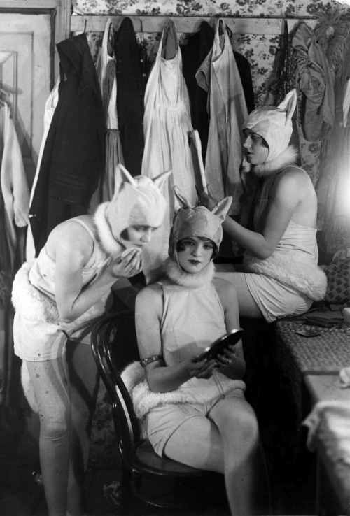 whataboutbobbed:getting catty in the dressing room, 1926