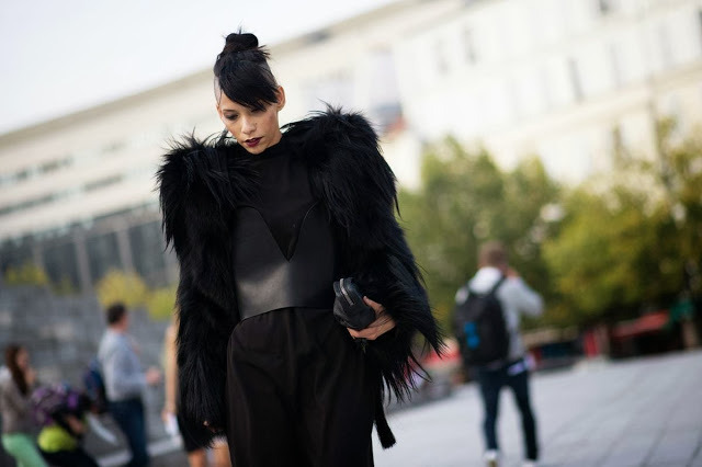 egiyans:  Lily Gatins  Fashion Stylist, art director in Le report 
