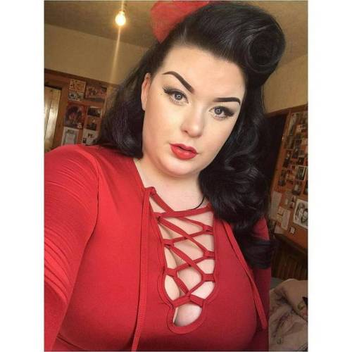 Its the gorgeous @jessica_leaxx - #laceup #red #hair #pinuhair #pinupstyle #pinup #rockabilly #rocka