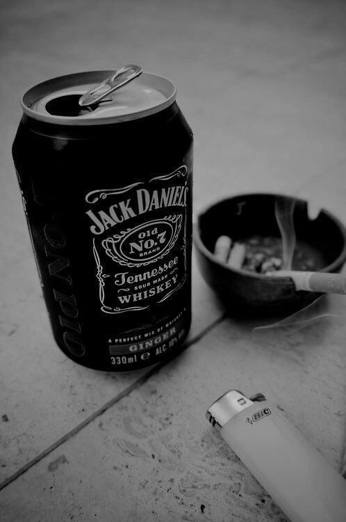 Whiskey und Kippen. on We Heart It. http://weheartit.com/entry/78728765/via/Liebezuwhiskeyundkippen