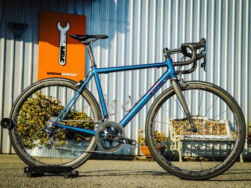 vynlbikes: @wrench_science_tay takes good glamour shots.
