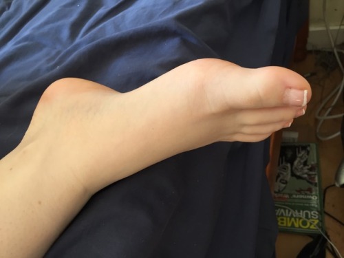 ellessexyfeet:  Morning feets again:)