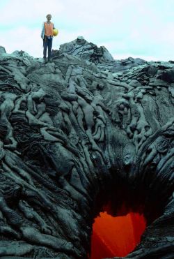thethingsihear:  This lava pit looks like