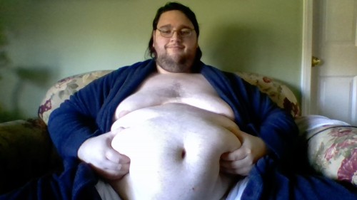 Some good morning belly squeezing.