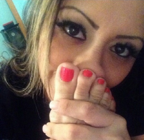 Girls Smelly Feet porn pictures