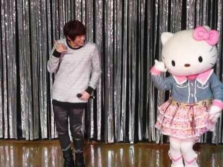 mylovelytvxq:  yoochun and kitty♥︎ 