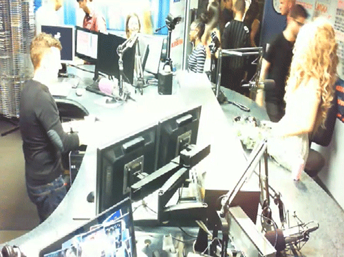 dontyoucallyourhusbanddaddy:  Gaga dancing to Applause at KIIS FM.  