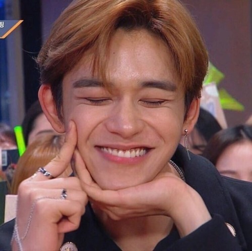 yukhye: you  so ｆｕｃｋｉｎｇ   precious when  you   ѕмιle