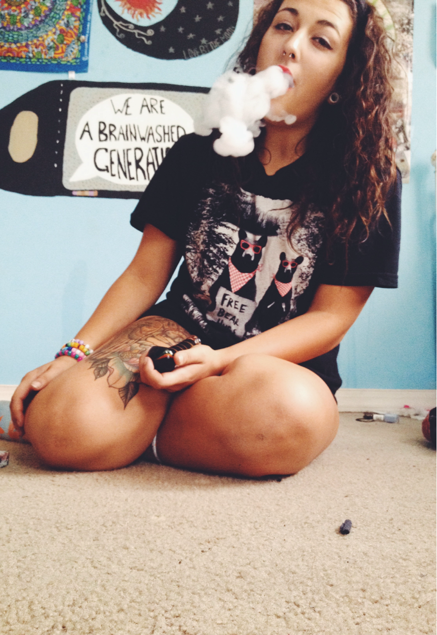 justatrippyhippie:  I wish I had a smoke buddy