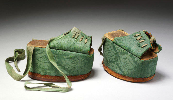 collectorsweekly:  These Chopines Weren’t Made for Walking: Precarious Platforms