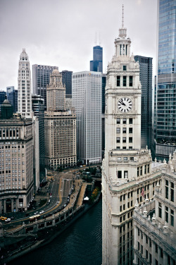 fuckyeahairplaness:   Wrigley Building from