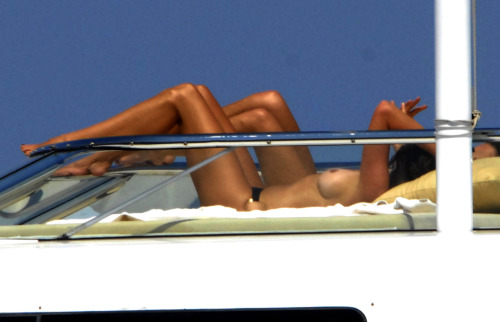 toplessbeachcelebs:  Cindy Crawford (Model) sunbathing topless in Sardinia, Italy (August 2008)