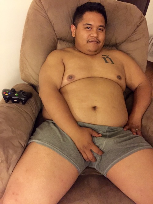 bibrownboy:  Tummy Tuesday (and a lil extra adult photos