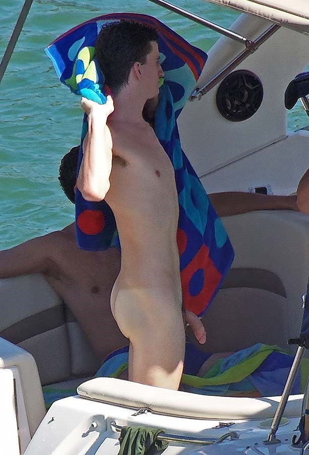 mennudes-love:  Visit for more hot naked men 