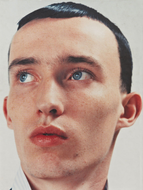 yamamamo:  “Isolated Heroes is the result of a collaboration between photographer David Sims and designer Raf Simons. Taken in the summer of 1999 the portraits are of non professional models street cast by Raf Simons wearing his Spring Summer 2000 collect