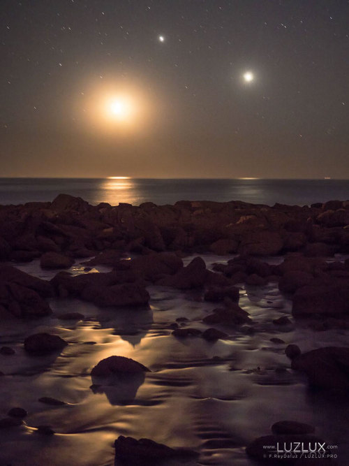 Triple Conjunction Over Galician National Park : What are those bright objects hovering over the hor