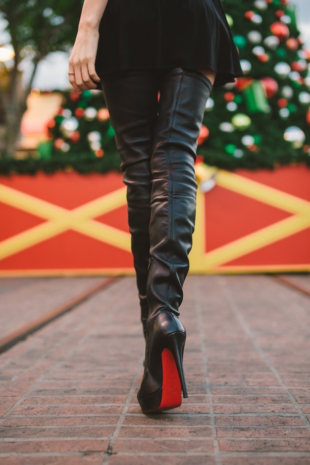 sexyinleather:  I’m wearing the Christian Louboutin So Kate pumps and Gazolina