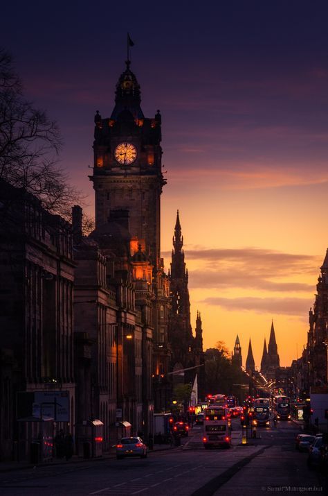Bucket List: Look up at the spires of Edinburgh 