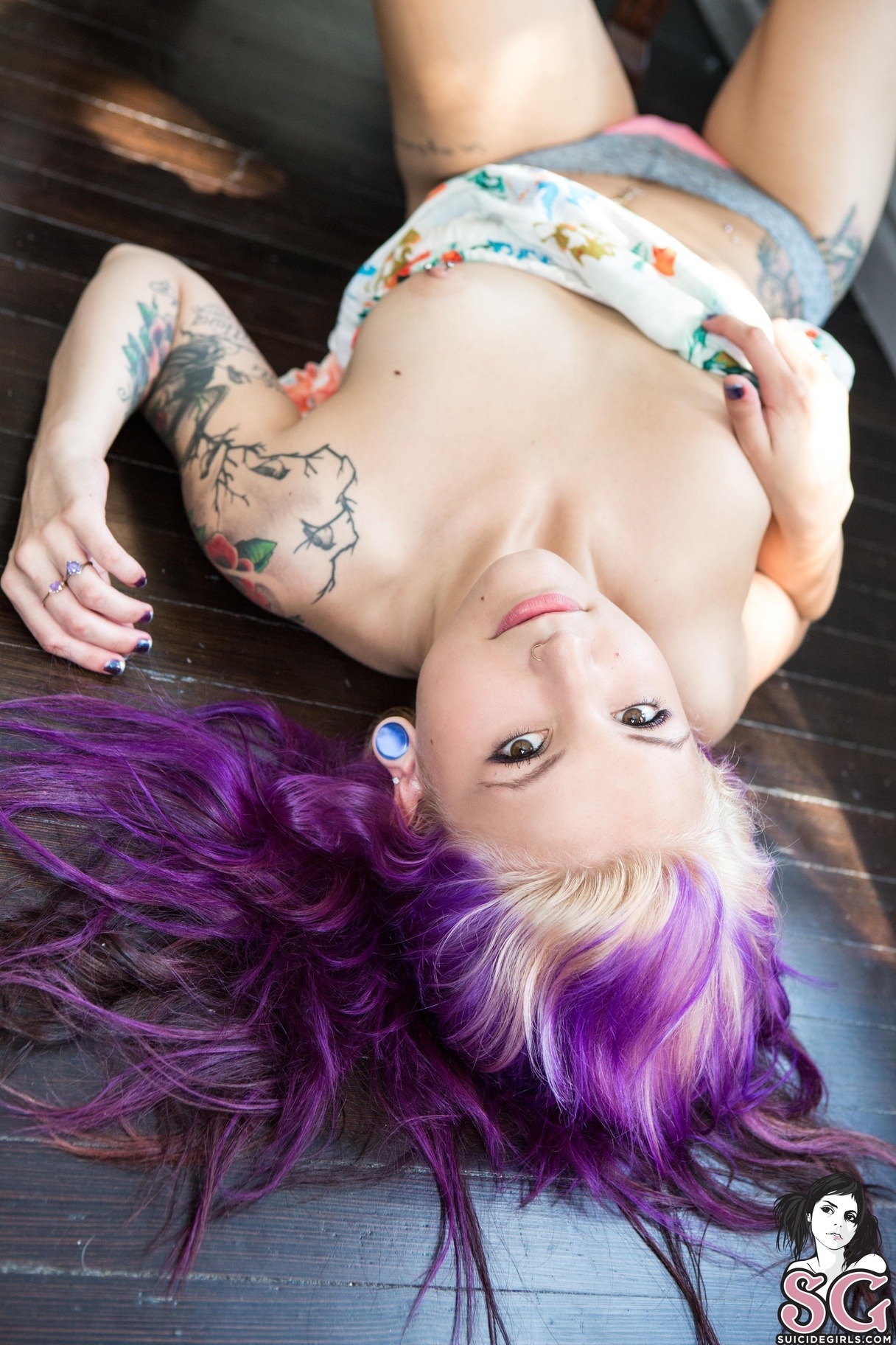 lotsofbeautifulsuicidegirls:Circa