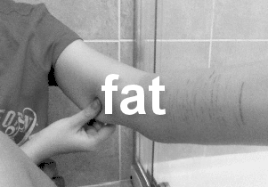 anorexial:  hip-bonez:  weary—soul:  sad black and white advice blog, i follow back similar.   deleted my blog, but i’m back 