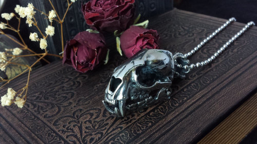 niiv:  Gorgeous pieces by Queen of Jackals on etsy. Aurora Borealis Labradorite Necklace / Stainless Steel Cat Skull Necklace/ Ice Castle Raw Quartz Crystal Silver Ring/ Flashy Labradorite Ring/ Silver Sugar Skull Necklace 