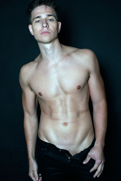 sean-clancy:  Tobias Hinchely 
