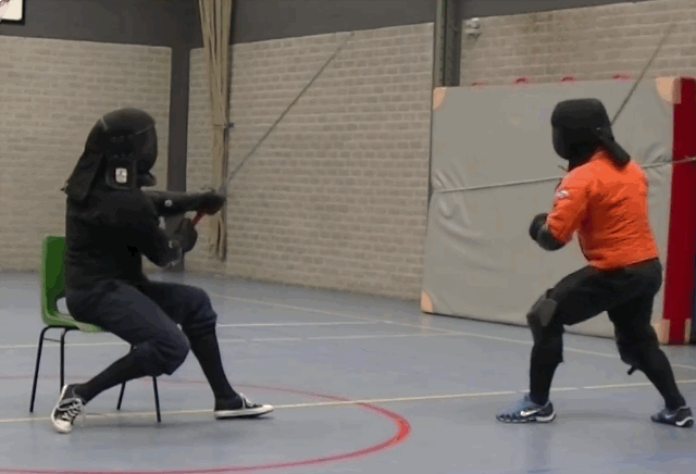 neonnoble:  mindhost:  The art of longsword Flynning, exhibit G: Defending one’s