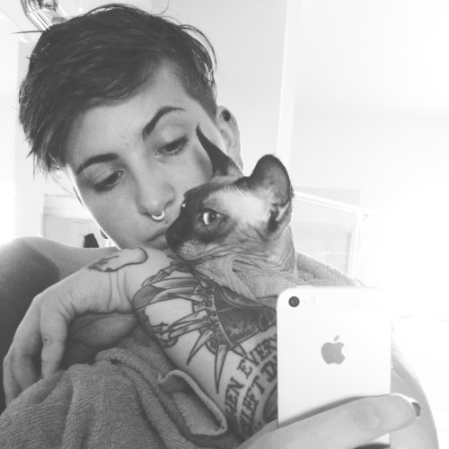 kwen-b:  after shower towel hangs with the doods. #cleanbeans  <3<3