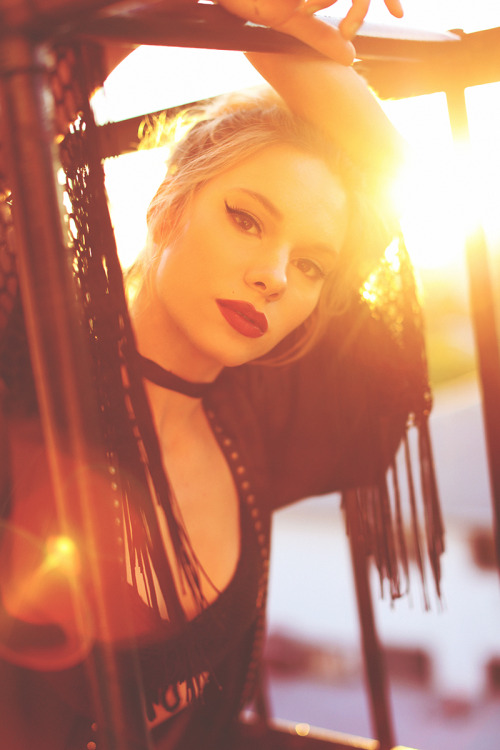 naomichristie:  Bewitching hang outs with Paulina Shafir.