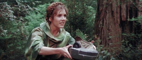 theorganasolo:Carrie Fisher in Return of the Jedi - 1983 Billie Lourd in The Rise of Skywalker 