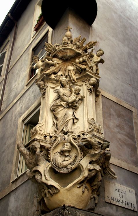 ganymedesrocks:  littlelimpstiff14u2: Small Madonnas Romans call madonnelle (small Madonnas) the tiny shrines (called edicole from the Latin,aedicula , diminutive ofaedes, temple))  hanging on the walls of many old buildings. There are well over 500 of