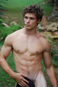 fraternityrow:  bipolrgemini:  Curly haired boys are sexy.   not gonna disagree :) 
