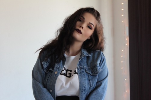 blogwithcurves: I’m so edgy.