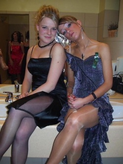 velvetpetra:  Beautiful lesbians - Soft velvet - Girls in diapers - Peeing ladies @ http://velvetpetra.tumblr.com