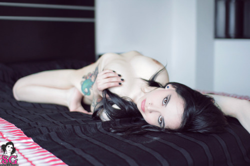 beautifulgirlsmakemesuicidal:  Ilanna Suicide