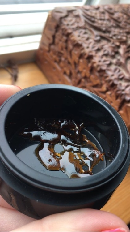 horrordive: Alien Orange Gum shatter 76.6% THC 10.2% CBD