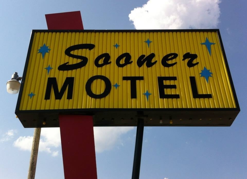 jukeboxmafia:  Motel Signs on Route 66 in Oklahoma Photos by Blake Thompson 