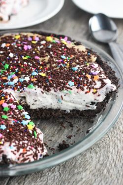 foodffs:  easy ice cream pie with a cookie crust Really nice recipes. Every hour. Show me what you cooked!