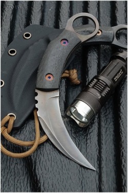 gunsknivesgear:  Harimau - Titanium Karambit