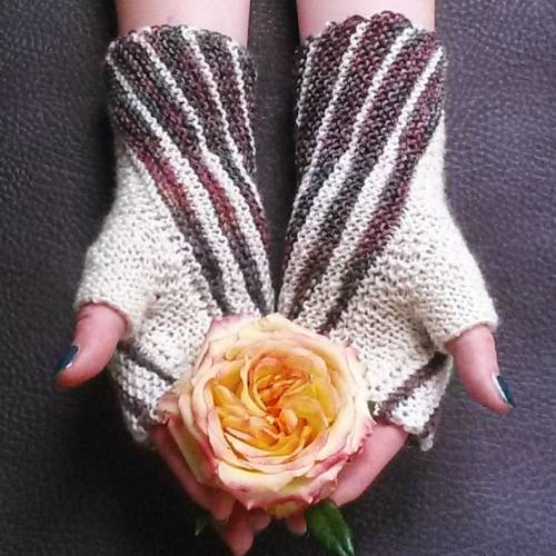 #throwbackthursday . Winding Mitts - free #knittingpattern on my blog: https://knitting-and-so-on.bl
