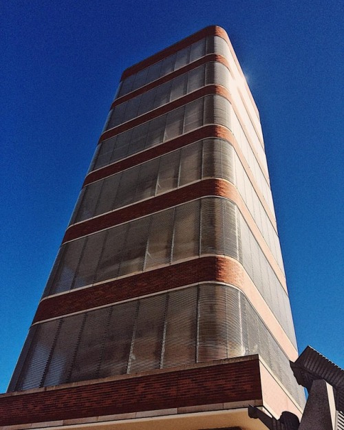 #scjohnsonresearchtower in #racine #wisconsin #프랭크로이드라이트 #건축 #위스콘신 #미국 #vscocam #vsco #architecture 