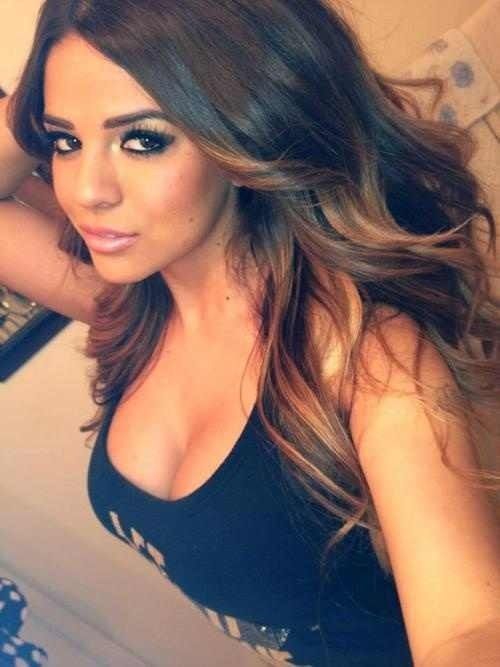 vinehead:  Attractive busty cleavage http://tinyurl.com/7G5eoe433L05s8e 