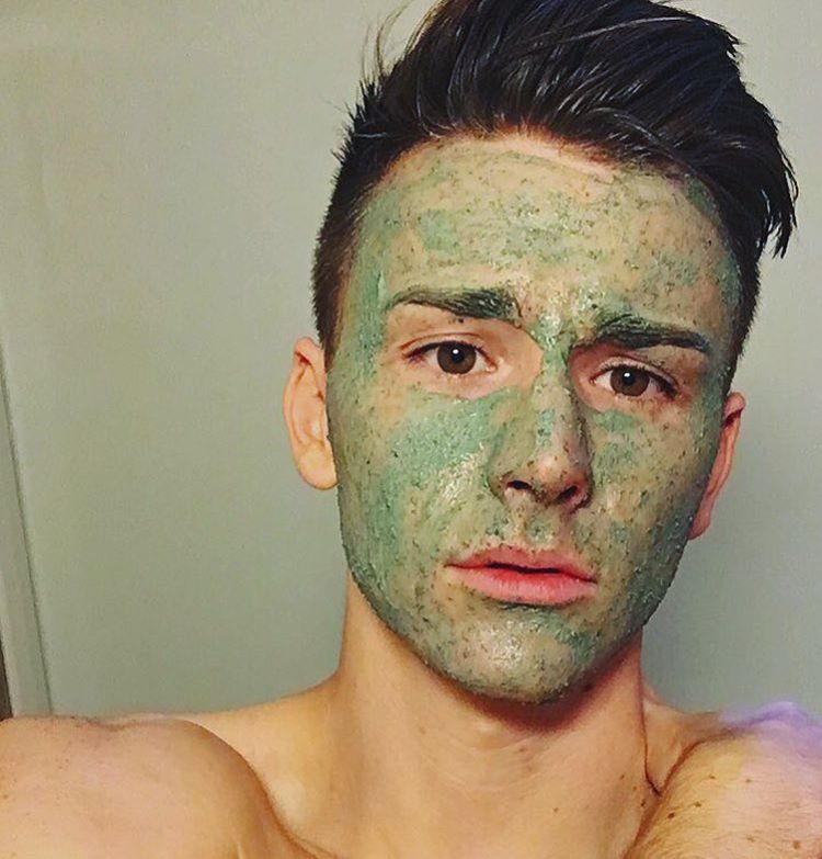 jvmvs:  an alien gave me a facial www.instagram.com/jvmvs