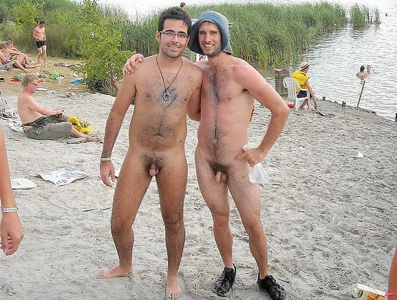 outdooraussiend:  dekanuk:  dekaNuk’s archive of naked exhibitionist men   Bating