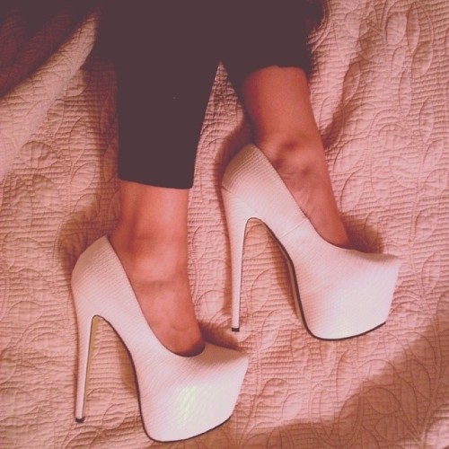 fashionistaswonderland:  lovegodash